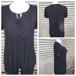 Knox Rose short sleeve top w/ stitching over chest